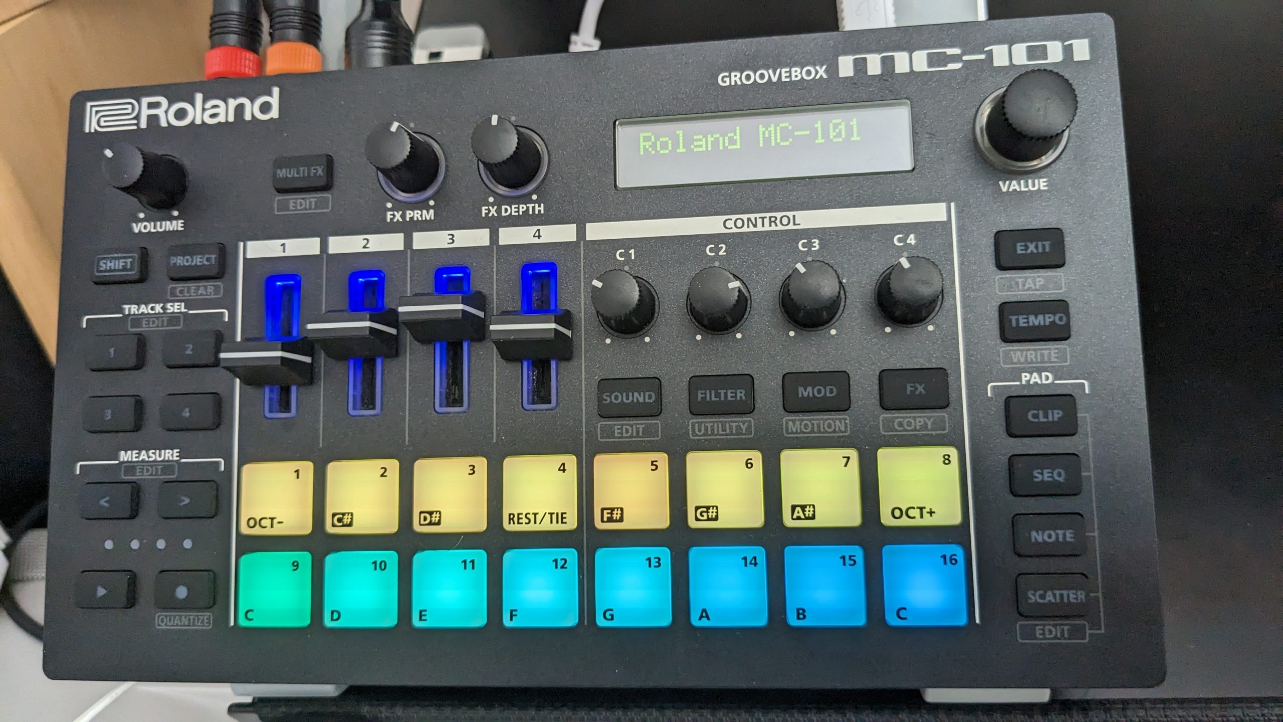 Roland MC-101 Groovebox Preset Machine